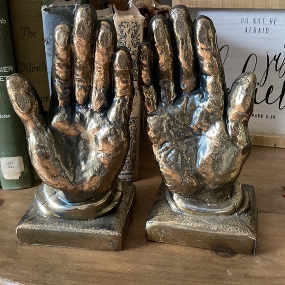 Hand sculpture brass/gold bookends - Picture 5 of 5